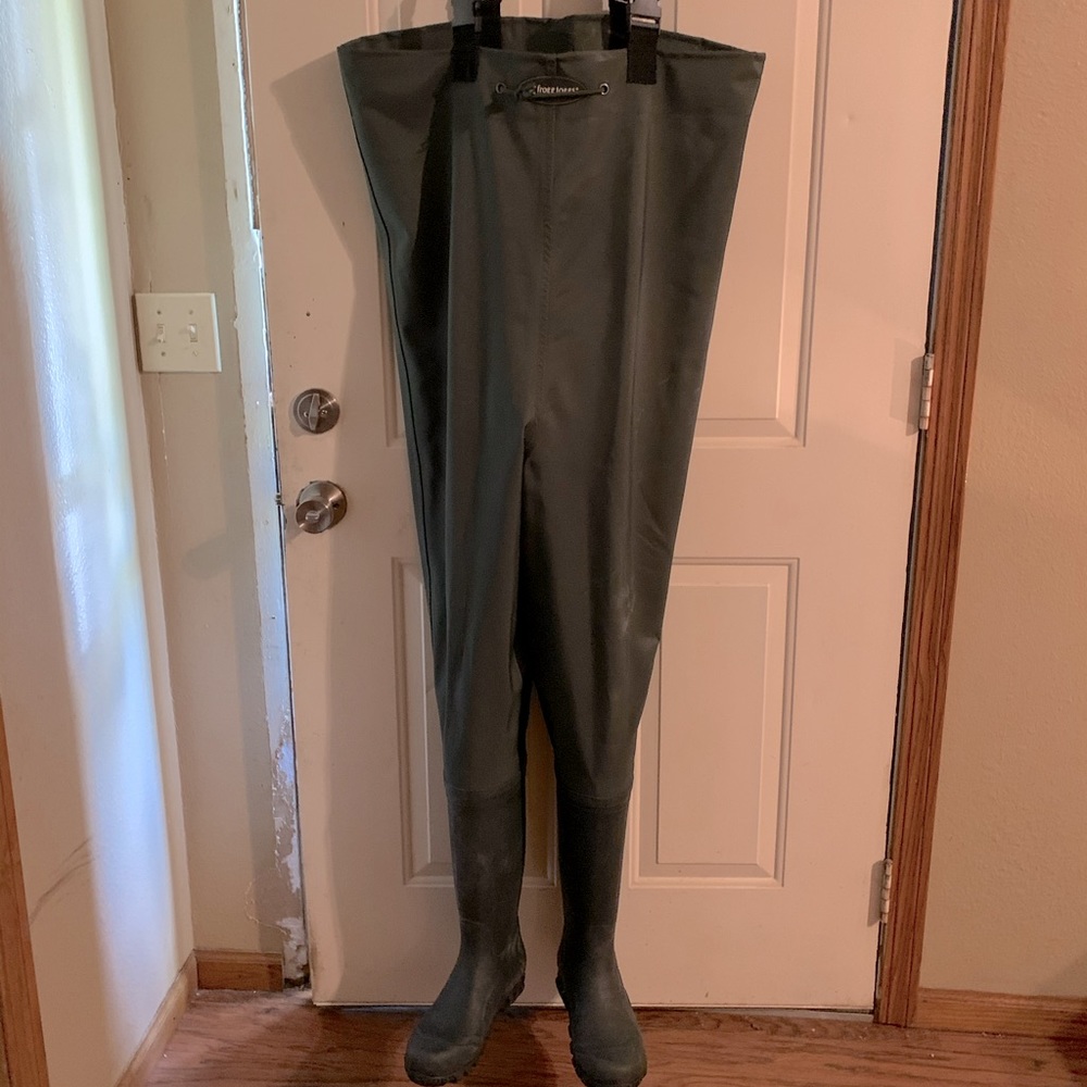 Frogg Toggs size 8 w/shoes